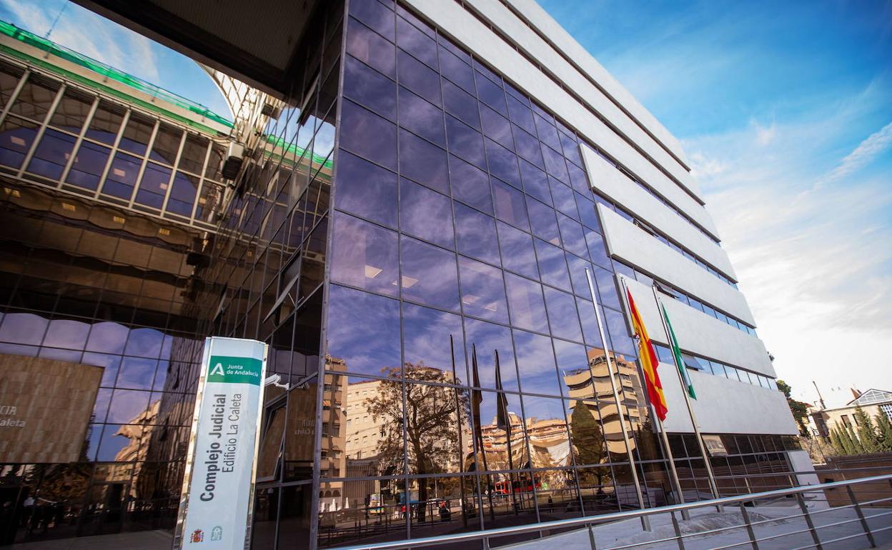 El juzgado de lo Penal 4 se halla en el complejo judicial de la Caleta. 