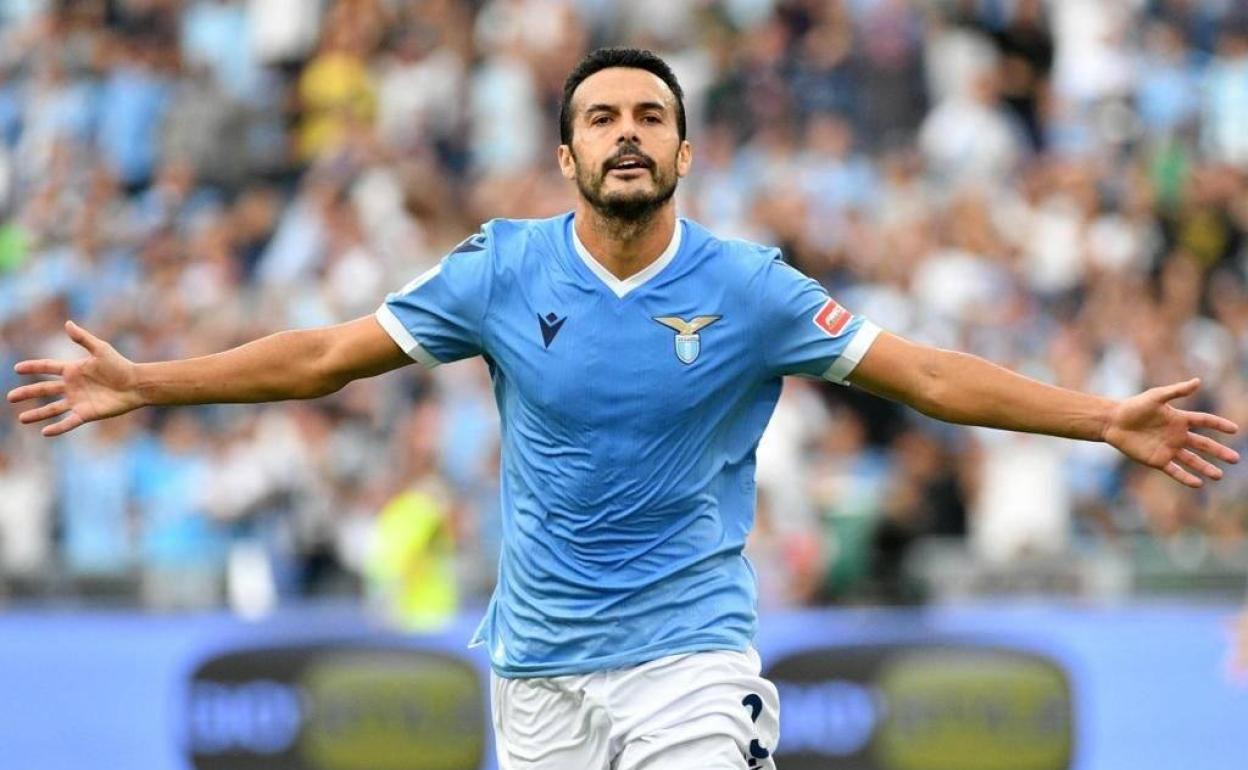 Pedrito, campeón del mundo con España y detacado jugador del FC Barcelona, estrella de la Lazio. 