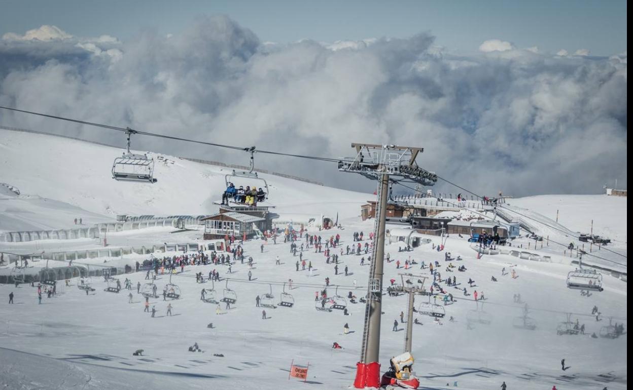 Sierra Nevada abre la zona de Veleta y alcanza los 20 kilómetros esquiables