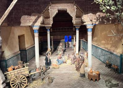 Imagen secundaria 1 - Distintas escenas del belén en los alrededores de la Alhambra, el Mexuar y el Patio de la Acequia.