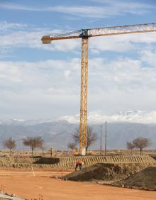 Imagen secundaria 2 - (1) La reina Letizia saluda al presidente croata, Zoran Milanović. (2) Visita de las autoridades a las obras.