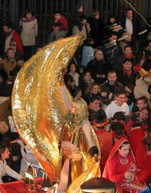 Imagen secundaria 2 - La carroza de IDEAL en los desfiles de los Reyes Magos por Granada.