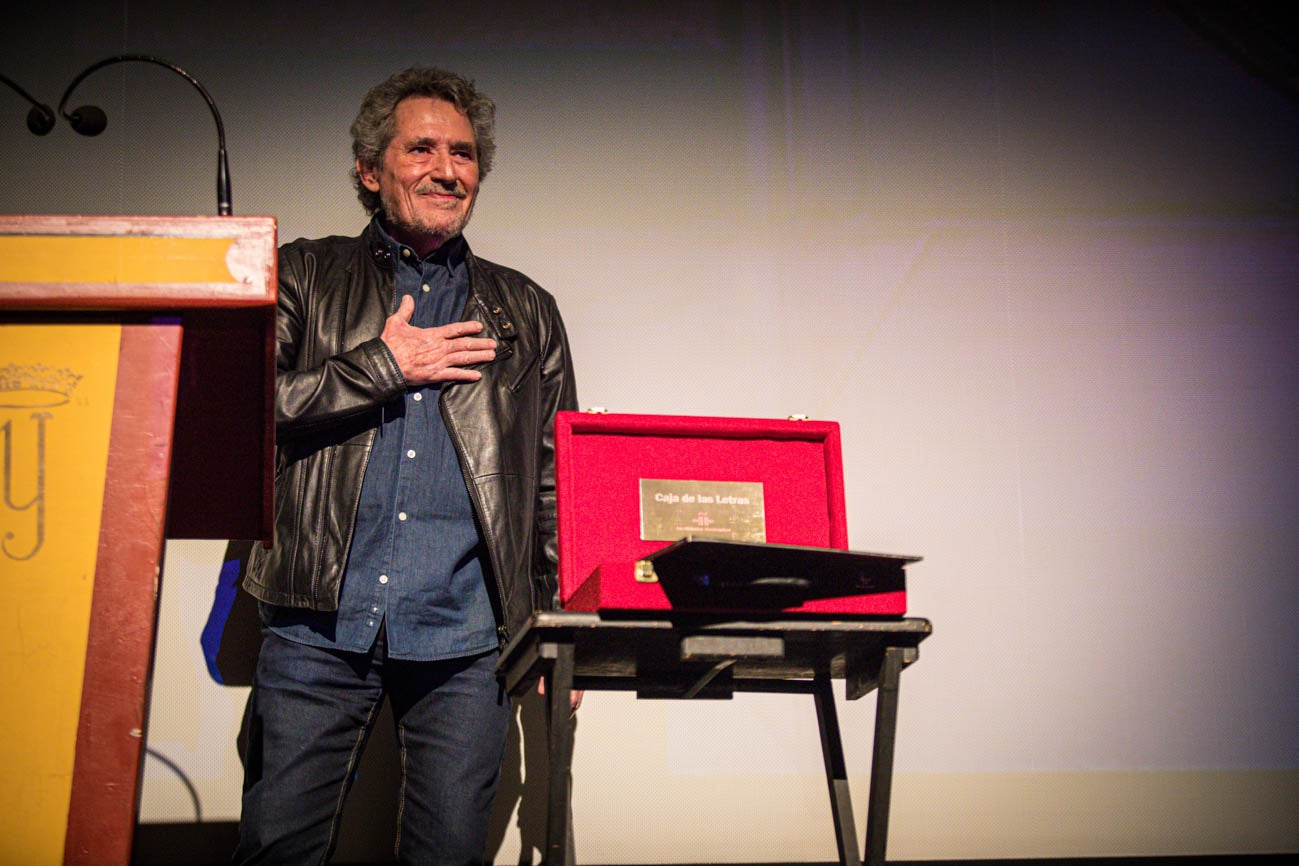Momento del acto en el teatro Isabel la Católica.