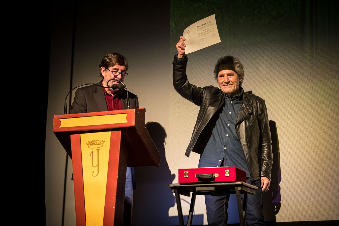 Momento del acto en el teatro Isabel la Católica.