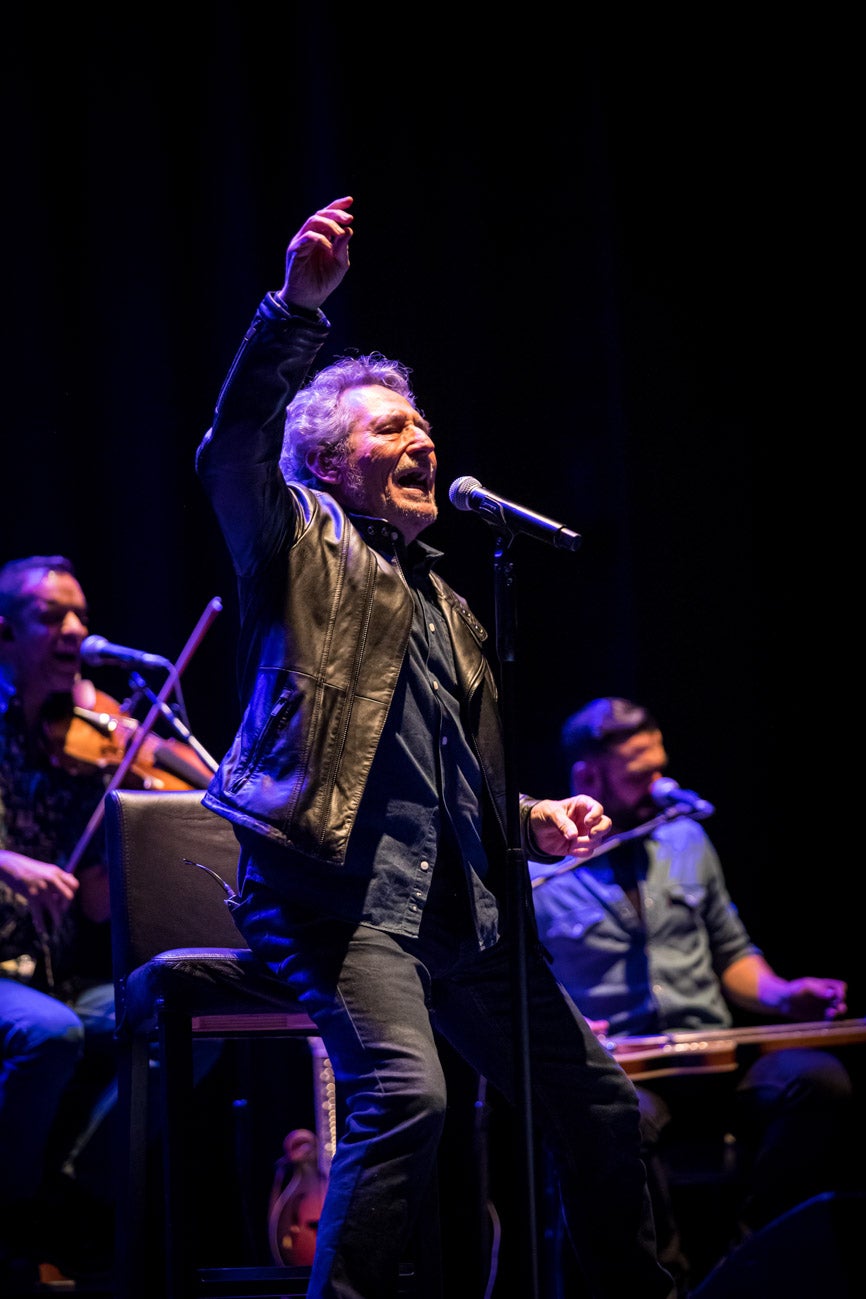 Momento del acto en el teatro Isabel la Católica.