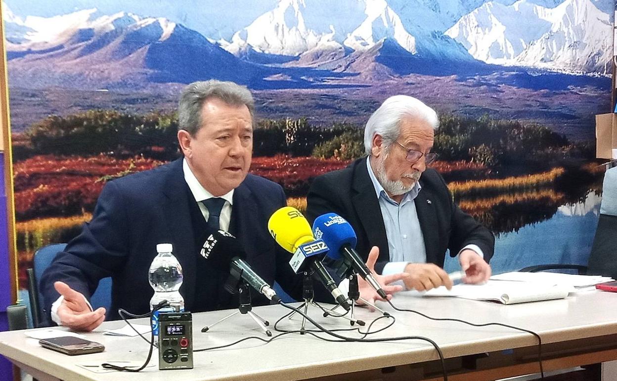 Juan Fernández y Juan Sánchez, en rueda de prensa. 