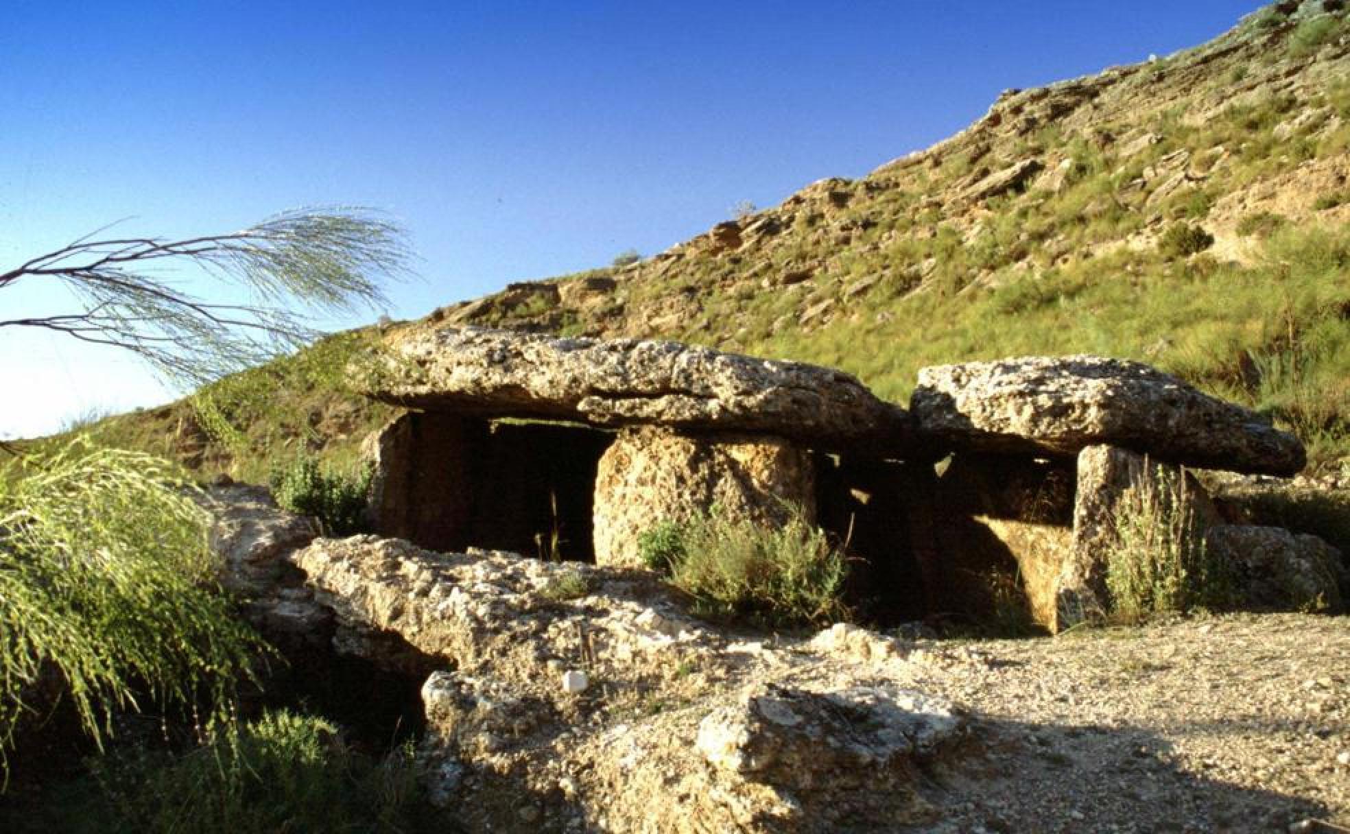 Los dólmenes de Granada en las 'badlands' de Gorafe.