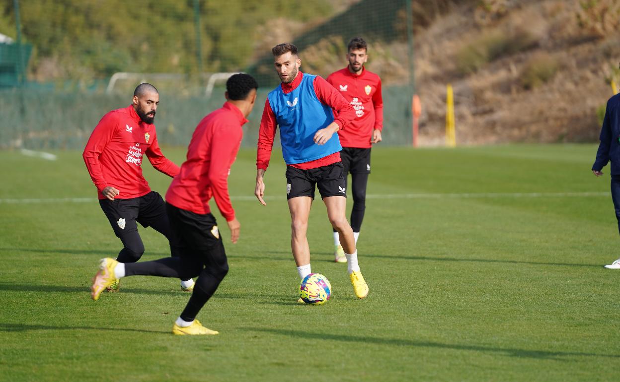 UD Almería | Cuatro sesiones para reanudar la Liga en Cádiz