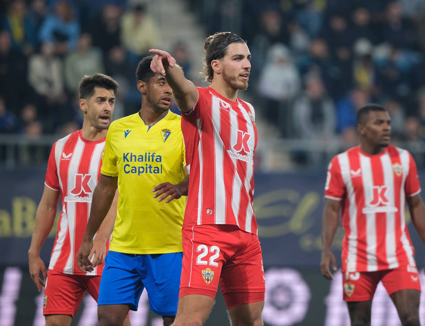Lance del partido disputado entre el Cádiz y la UD Almería.