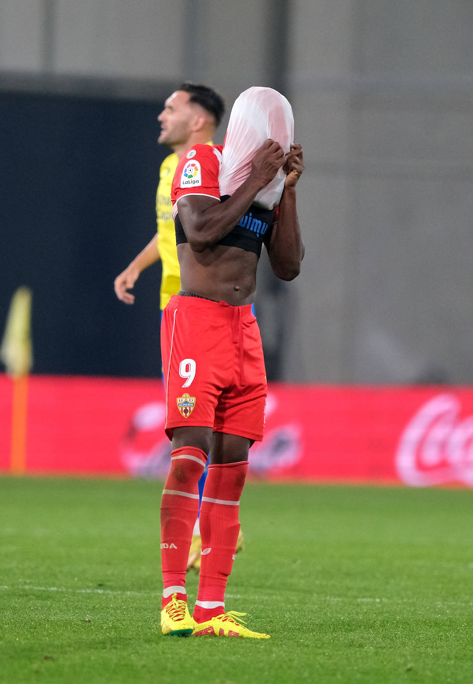 Lance del partido disputado entre el Cádiz y la UD Almería.