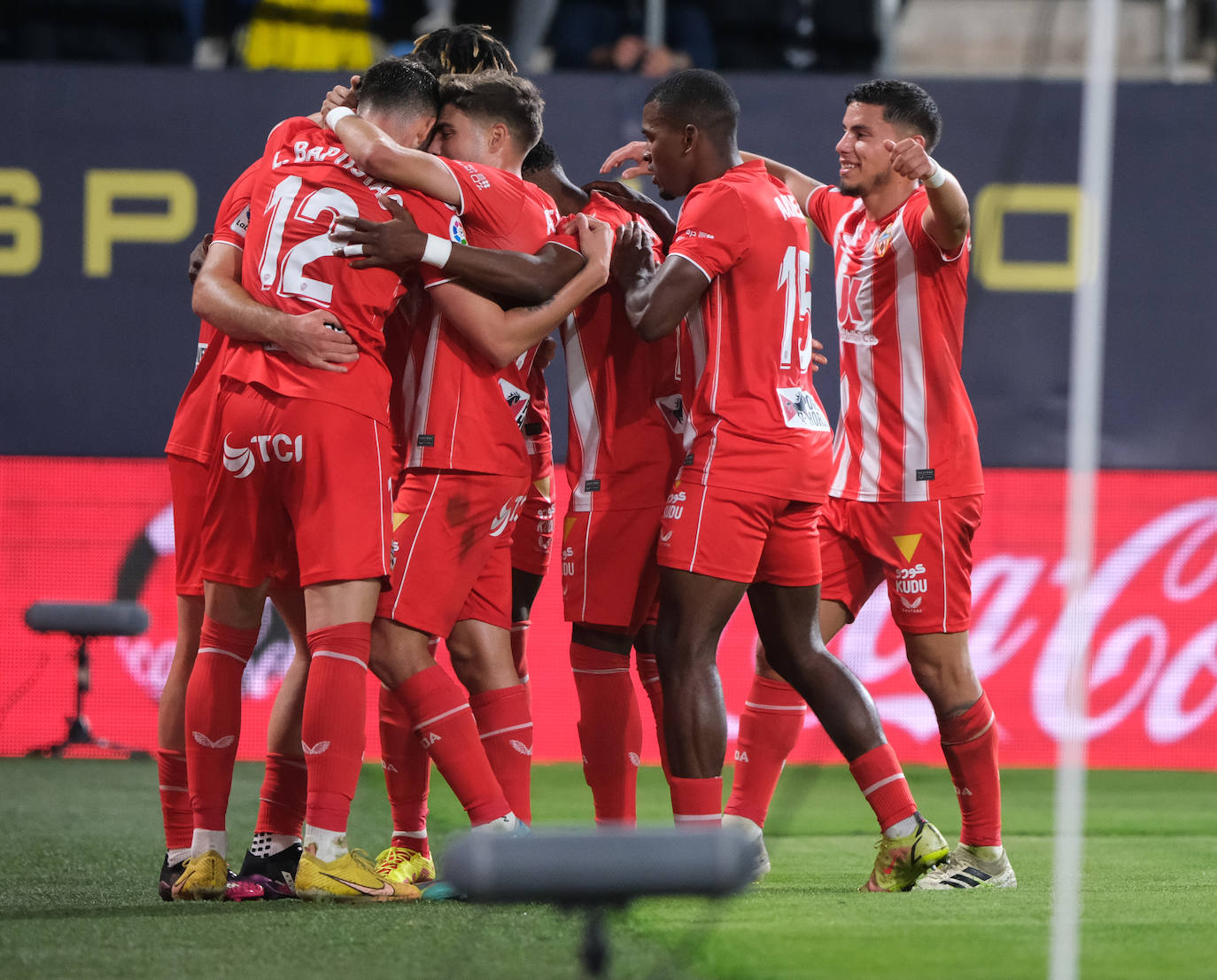 Lance del partido disputado entre el Cádiz y la UD Almería.