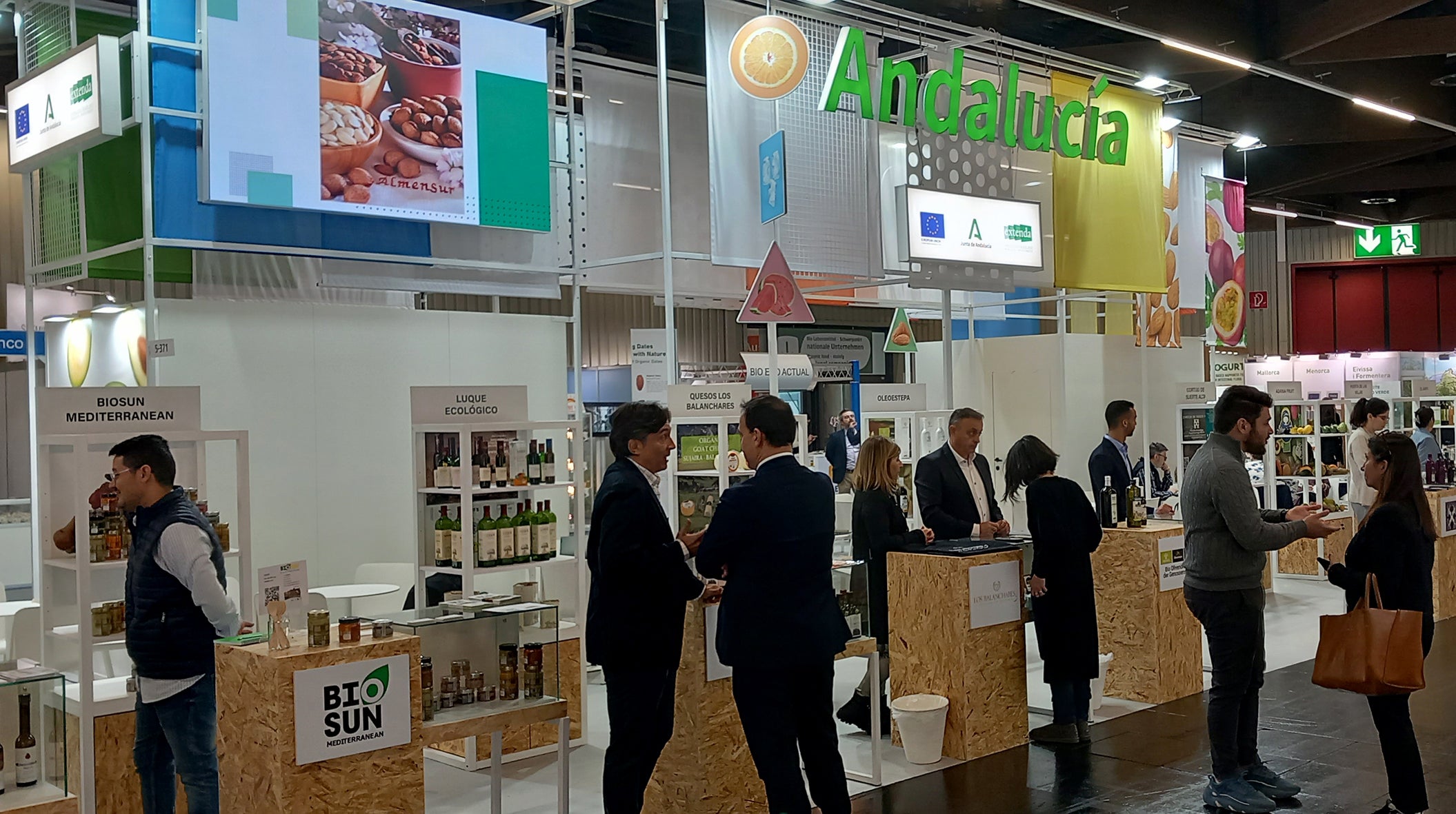 Mostradores de empresas andaluzas en la feria de Núremberg, en Alemania.