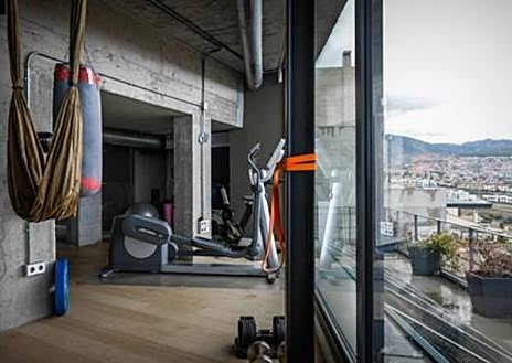 Imagen secundaria 1 - Salón, gimnasio y dormitorio. 