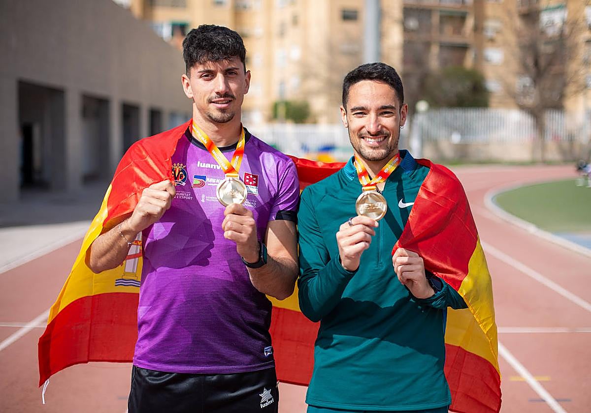 Dani Rodríguez e Ignacio Fontes, con sus medallas de campeones de España.