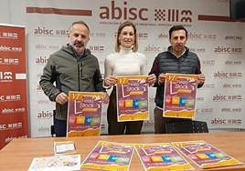 La concejala de Comercio, Charo Miras, y el presidente de la Asociación Baezana de Industrias y Comercio (ABISC), Sebastián Moreno, a la derecha.