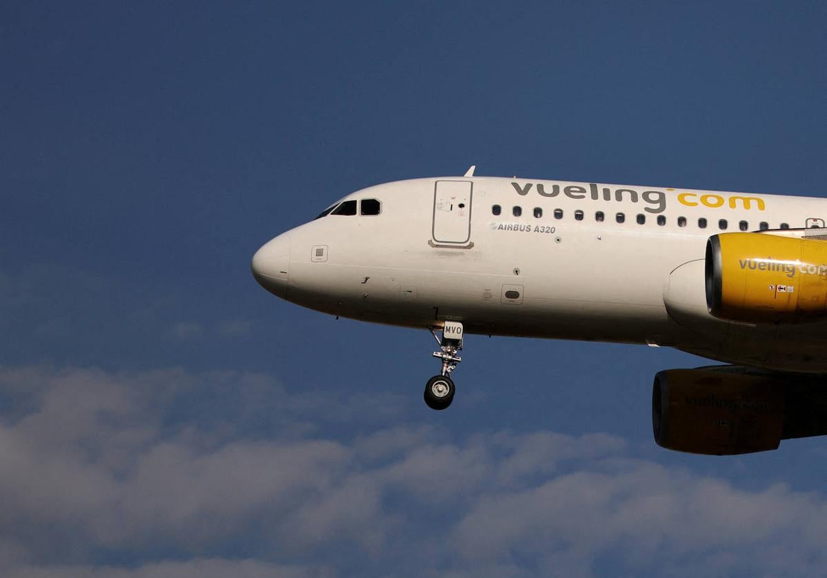 Vueling ha aumentado las tarifas para reservar vuelos a través de las agencias de viajes.