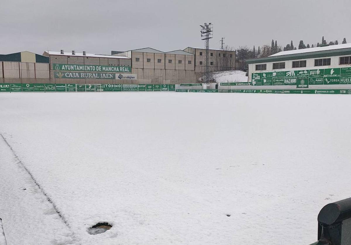 Así ha amanecido el estadio municipal de La Juventud de Mancha Real.