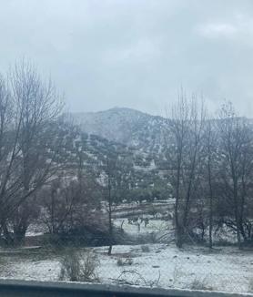 Imagen secundaria 2 - Paisaje nevado al norte de Píñar.