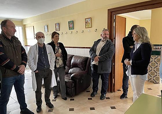 Visita de la delegada de Salud, Elena González, al centro de salud.