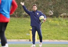 El técnico, con rabia por lo de Girona, espera un Almería capaz de ganar al Barça.