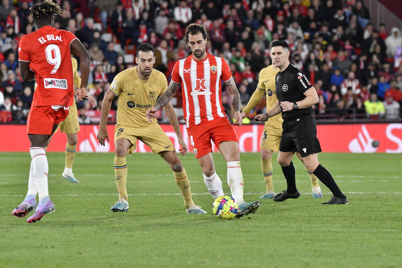 El Almería sella una victoria para dejar atrás el infierno