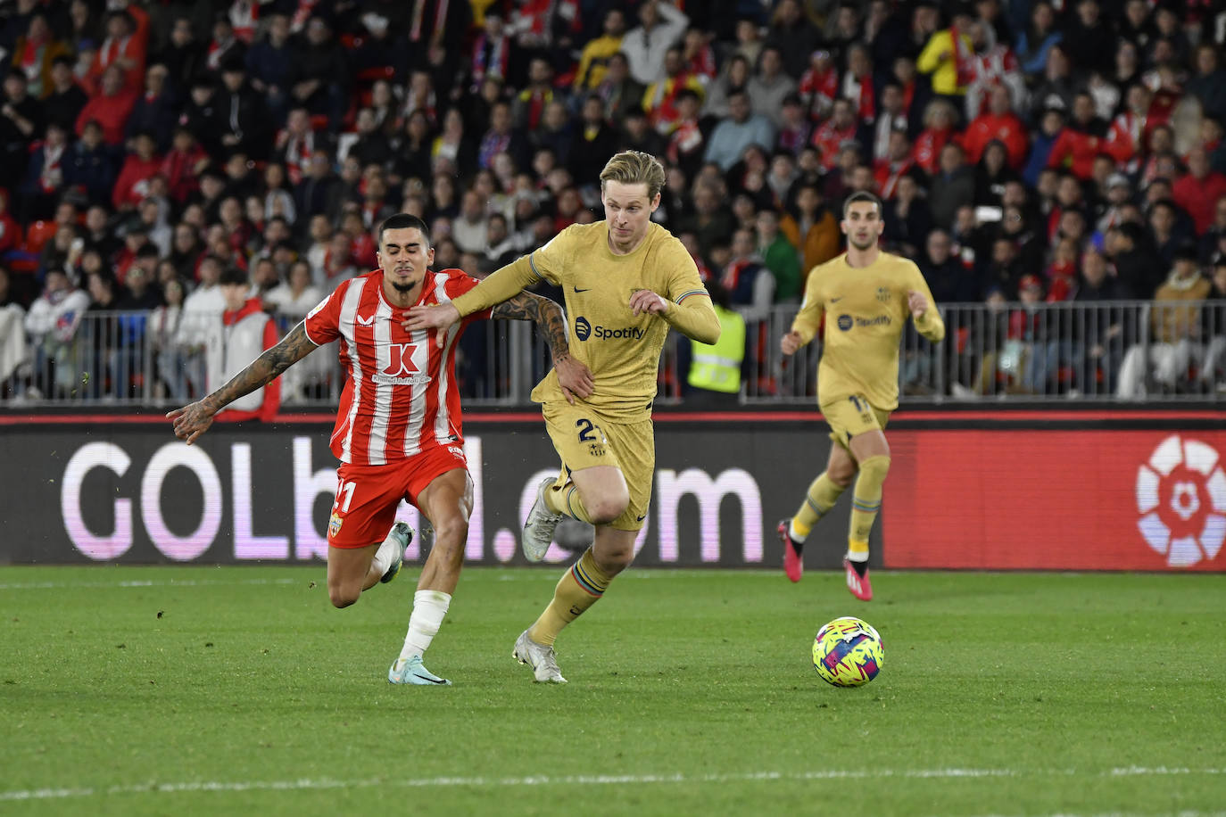 El Almería sella una victoria para dejar atrás el infierno