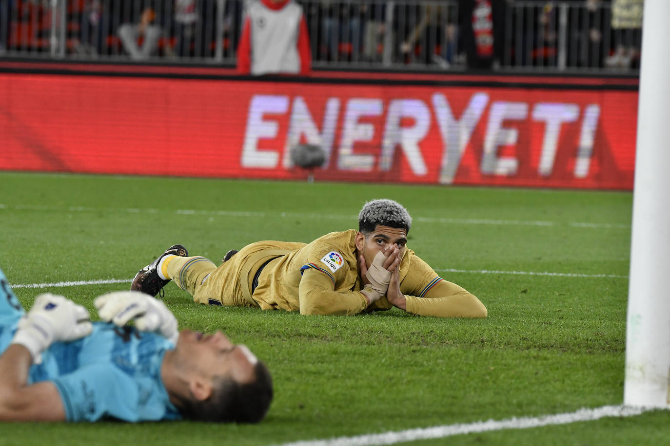 El Almería sella una victoria para dejar atrás el infierno