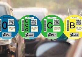 Aviso de la DGT sobre las etiquetas en los vehículos.