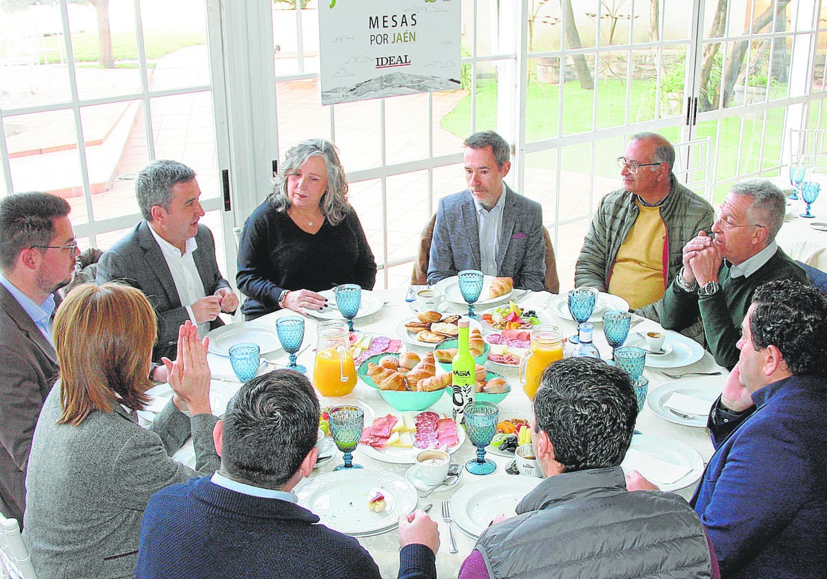 El encuentro se celebró en un desayuno en el hotel Ciudad de Úbeda.