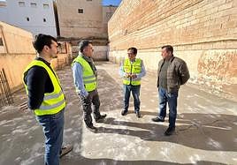 El diputado provincial Antonio J. Rodríguez visitó las obras junto al alcalde de Abla, Antonio Fernández.