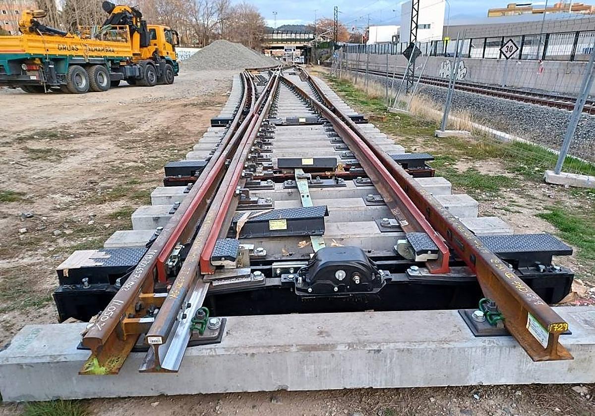 Las vías, dispuestas a la entrada de la estación de Antequera.