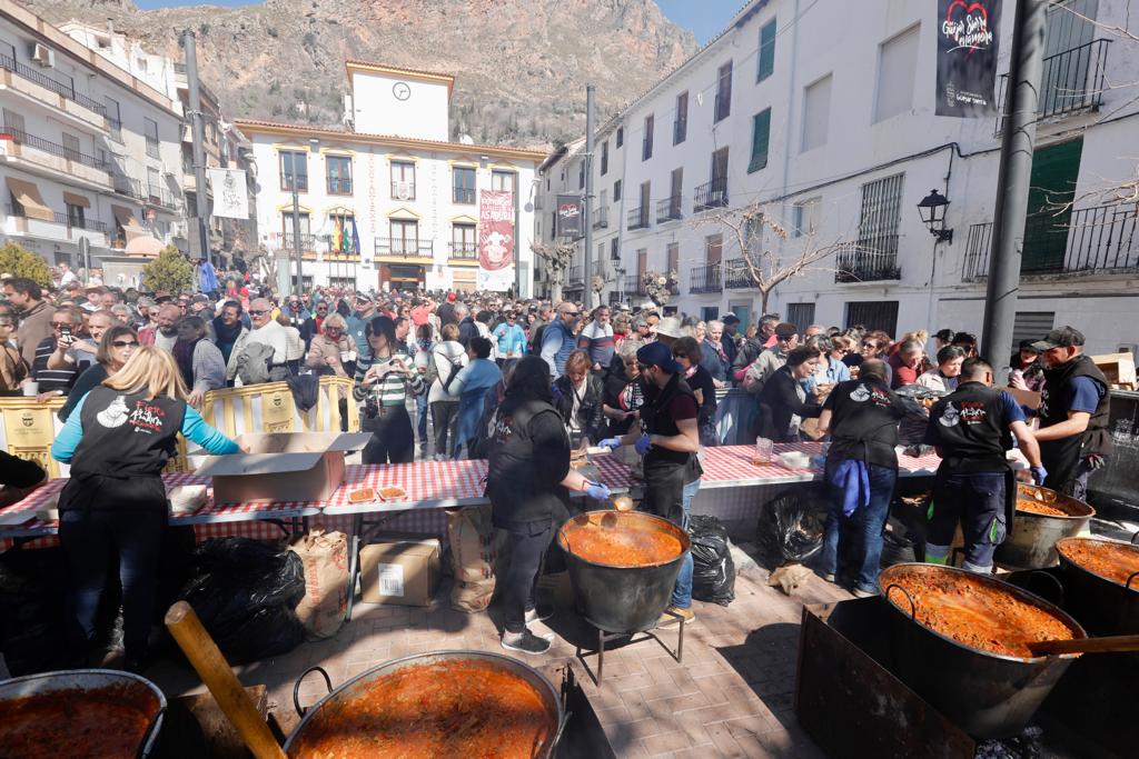 Más de 3.000 personas se dan cita en la Fiesta de la Asadura de Güejar