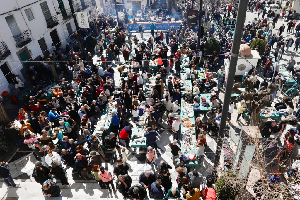 Más de 3.000 personas se dan cita en la Fiesta de la Asadura de Güejar