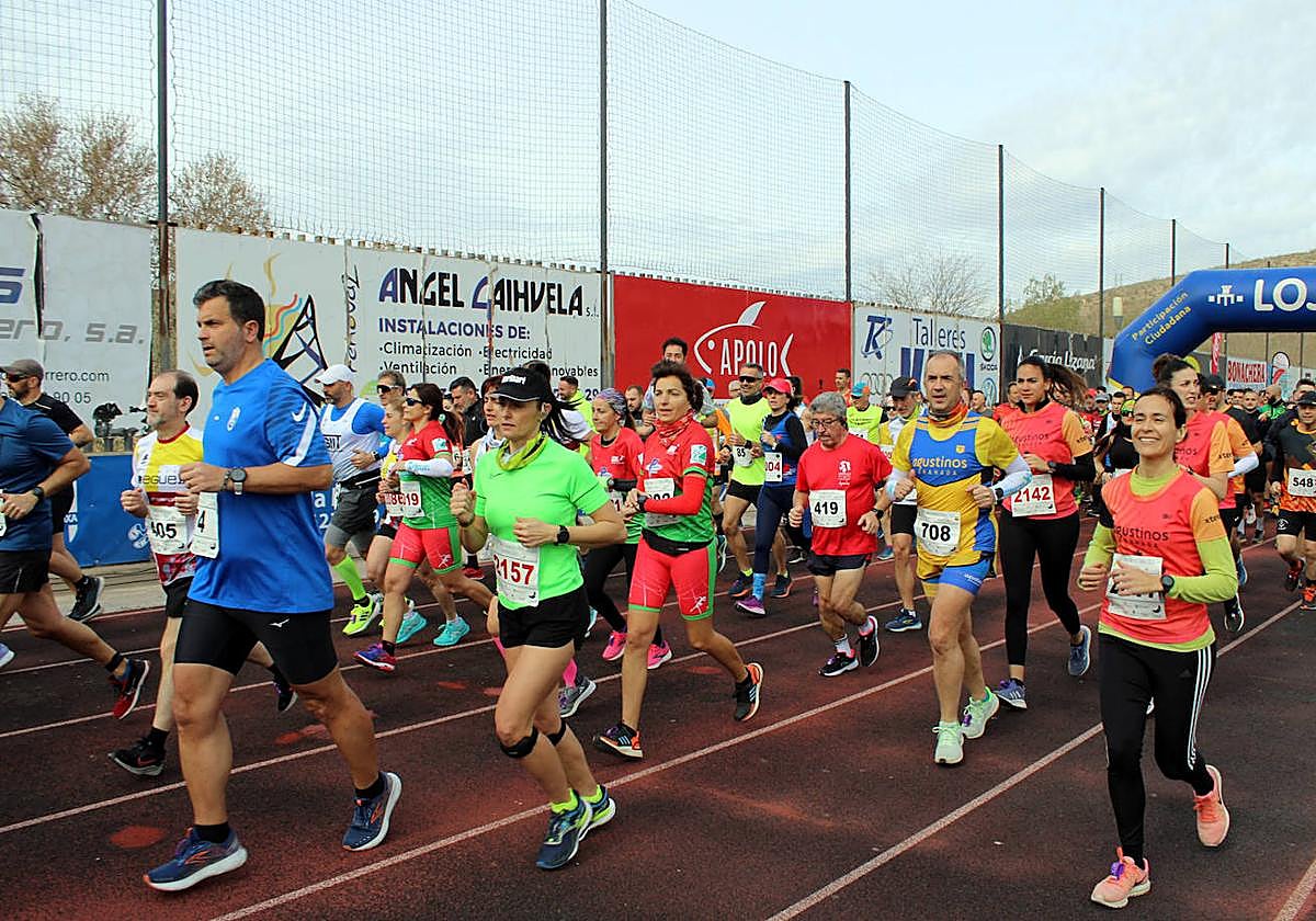 Inicio de la prueba, en la pista de atletismo del estadio Medina Lauxa.