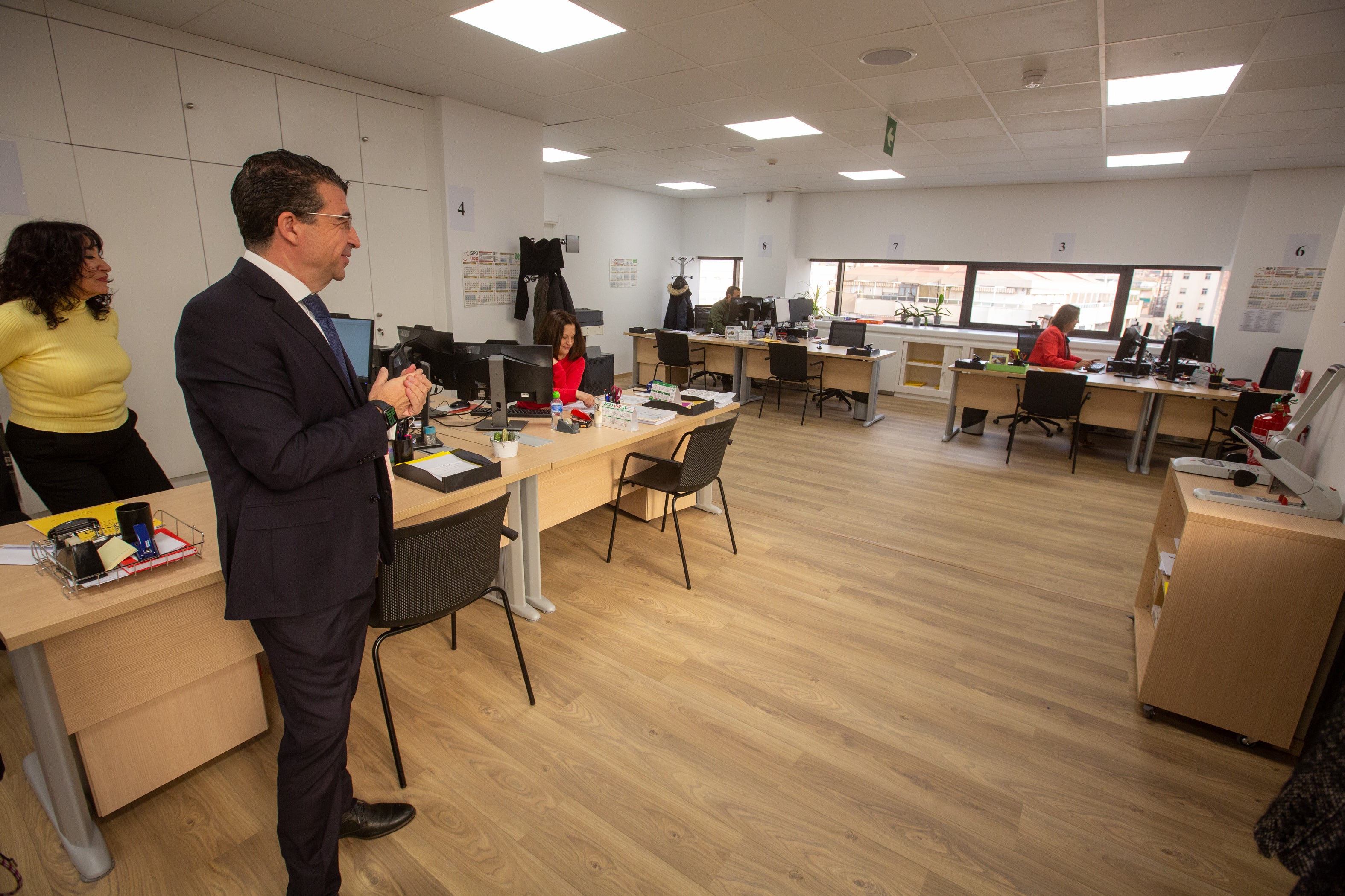 El juez decano muestra a IDEAL las oficinas que ocupará el Juzgado de Primera Instancia 15 de Granada en la séptima planta de la parte central de la Caleta.