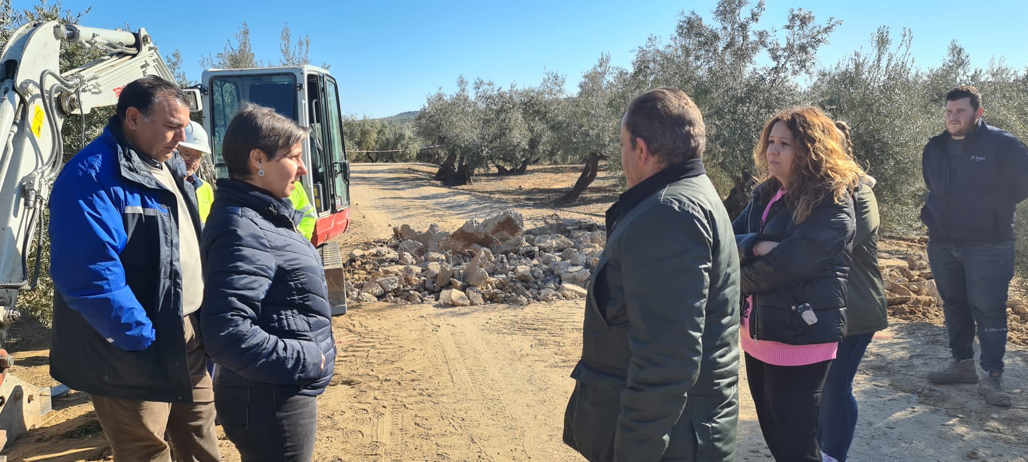 La delegada Soledad Aranda durante la visita a las obras en Villanueva de la Reina.