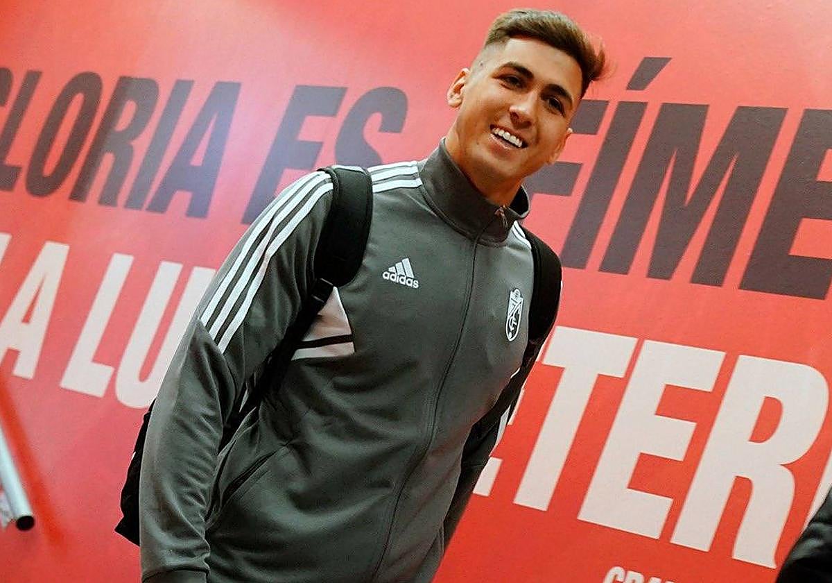 Raúl Torrente, sonriente antes de un partido en Los Cármenes.