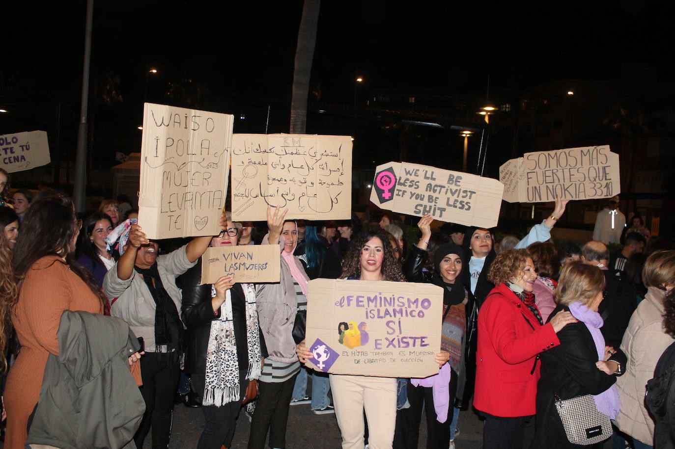 El feminismo moviliza a casi 5.000 almas en Almería pese a su división