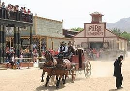 Oasys Mini Hollywood regala entradas a quien colabore con el Banco de Alimentos