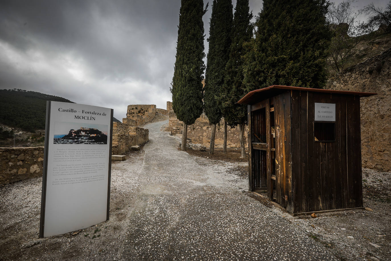 Imagen principal - El castillo está cerrado a la visita pública. 
