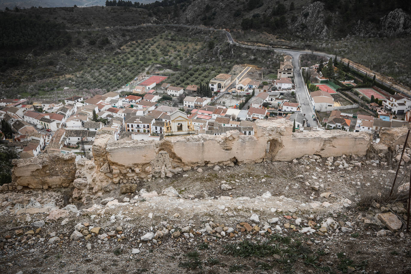 Imagen principal - El Castillo de Moclín, en la Lista Roja del Patrimonio. 