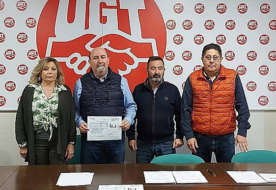 Responsables de UGT con la certificación de la Junta como primera fuerza sindical en la provincia de Jaén.