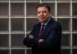 El ministro de Agricultura, Pesca y Alimentación, Luis Planas, en la sede de IDEAL.