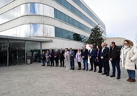 El presidente y miembros de la Diputación de Granada durante la lectura del manifiesto del 8M.