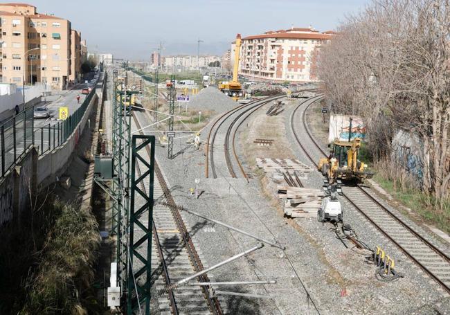 Obras en las vías del tren a su llegada a Granada.