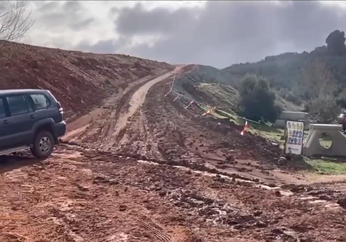 Acondicionamiento de la A-6201, con la mejora y ampliación de la plataforma.