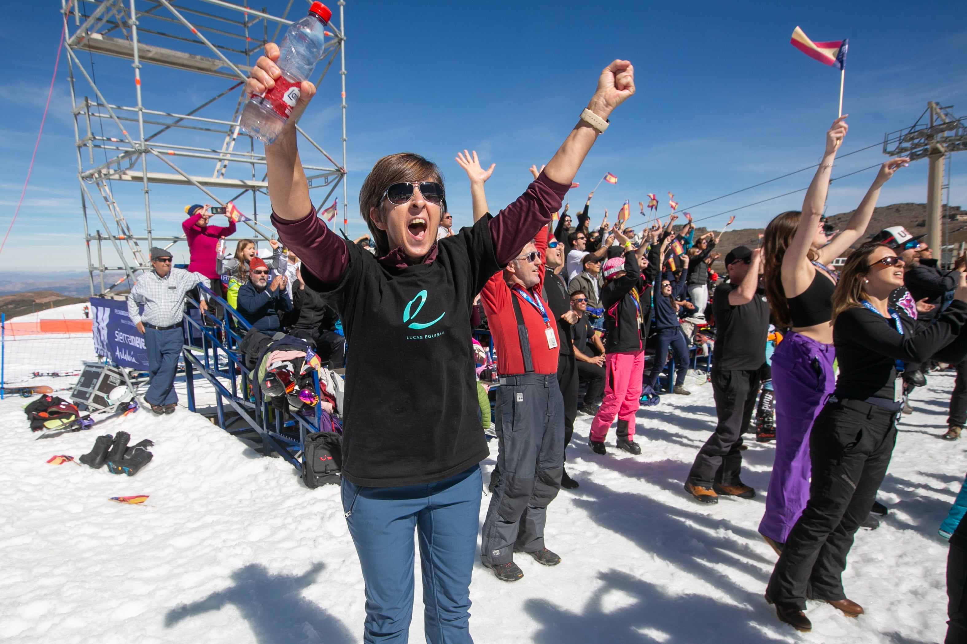 Ambientazo en Sierra Nevada en la fiesta del snowboard