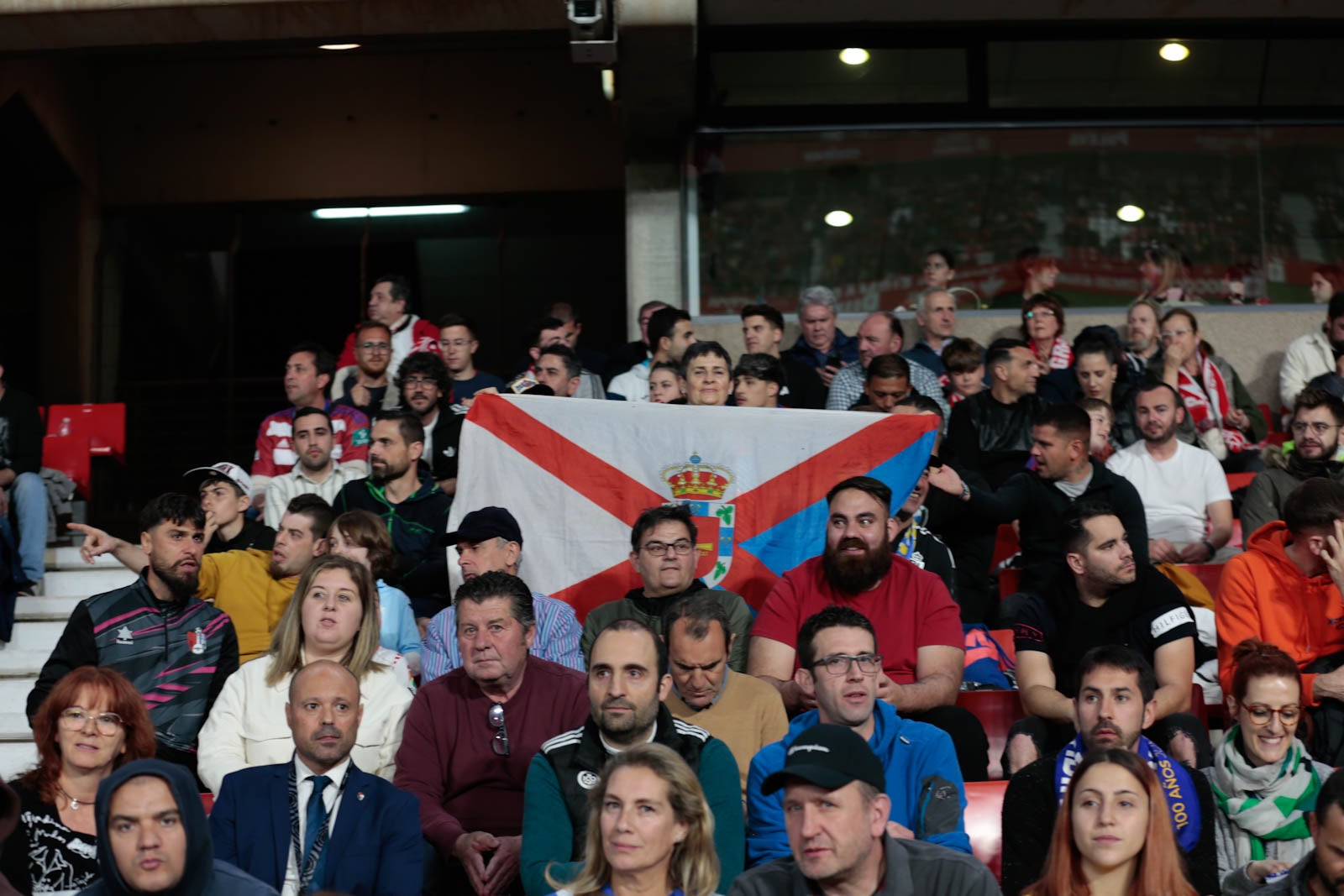 Encuéntrate en la grada en el Granada - Ponferradina
