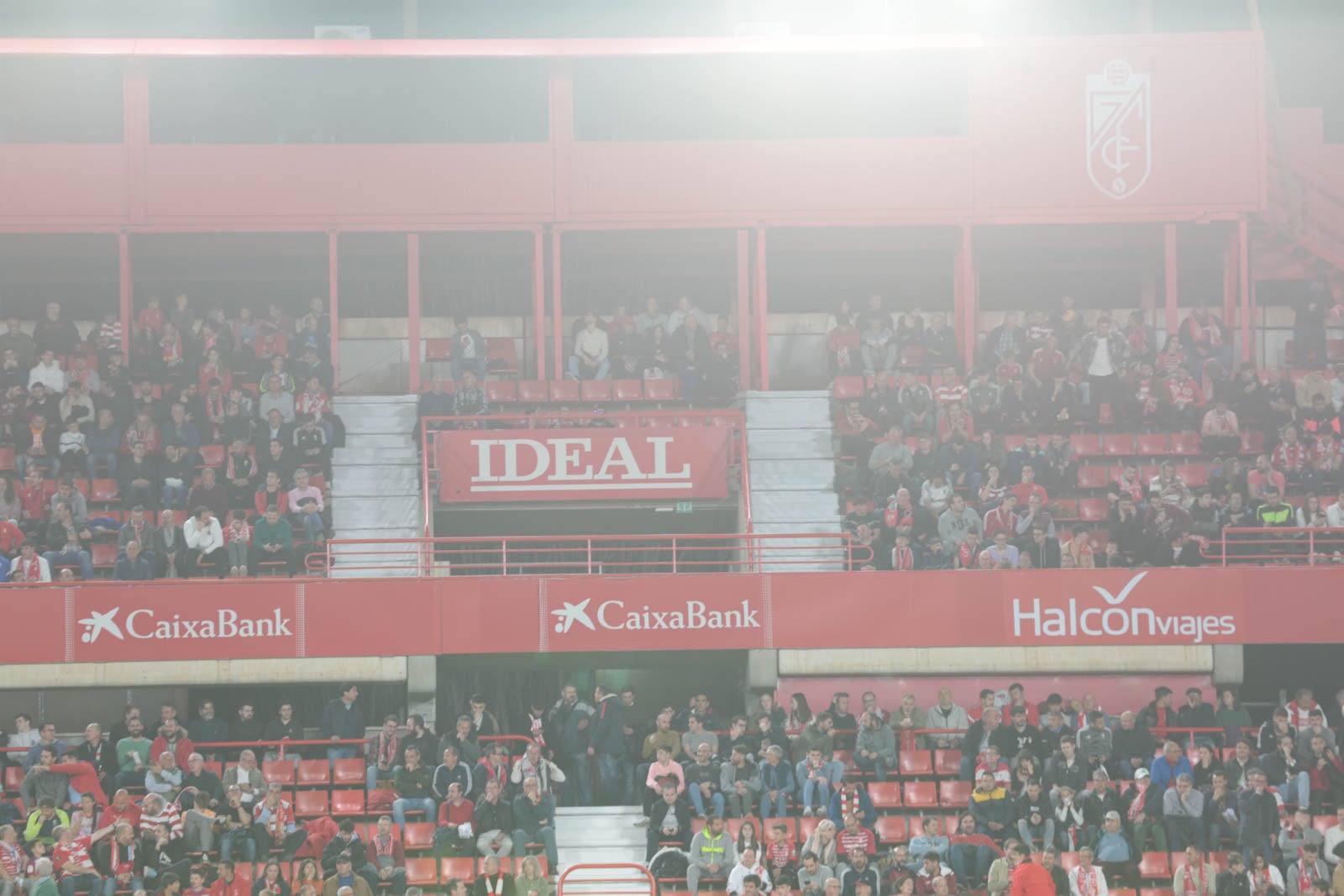 Encuéntrate en la grada en el Granada - Ponferradina