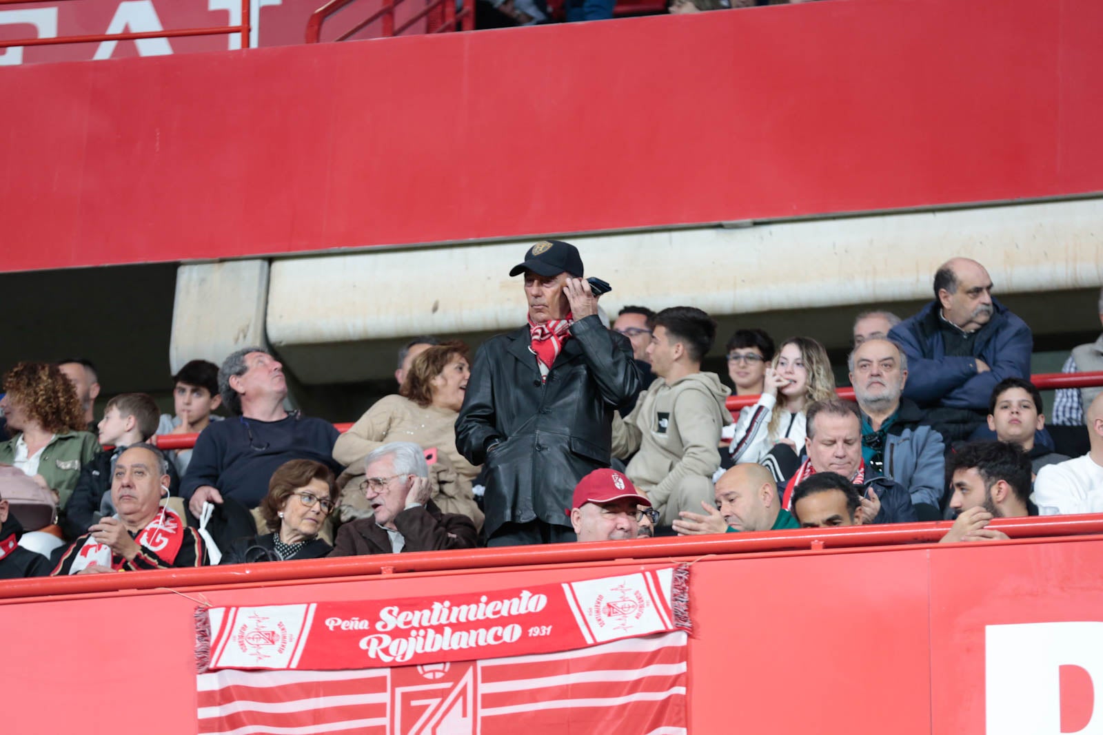 Encuéntrate en la grada en el Granada - Ponferradina